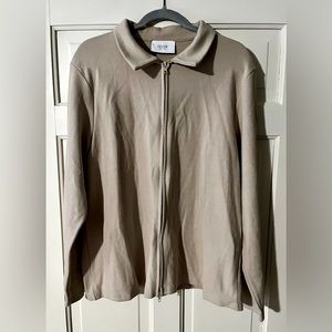 Legoe Heritage maternity collar zip up/down top. Tan oatmeal. Size 3 (large) NWT